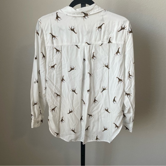 Jane and Delancey Giraffe Printed Long Sleeve Button Up Size Small - Picture 2 of 5